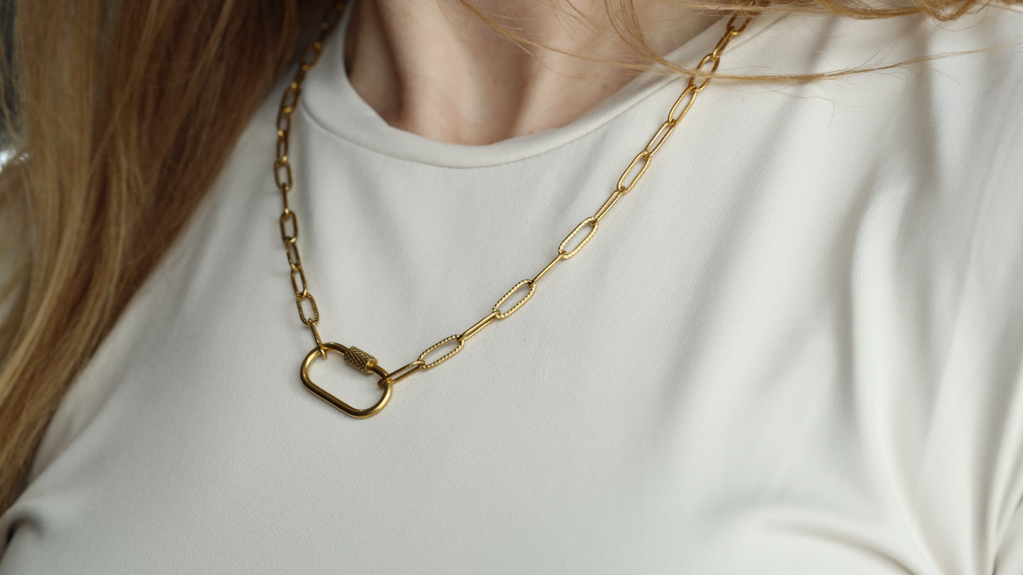 The Front Clasp Chain Necklace